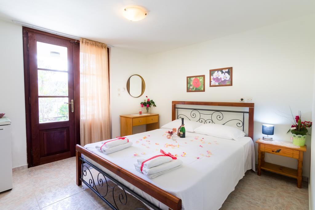 Pension Giannis Αdults Only Koinira Exterior photo