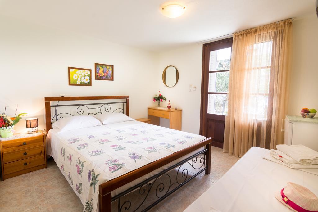 Pension Giannis Αdults Only Koinira Exterior photo